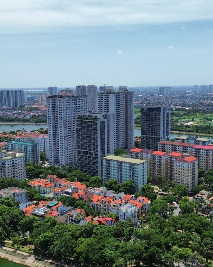 Nhà phố 1 trệt 2 lầu, hẻm xe hơi